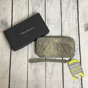 Travelon RDIF Blocking Travel Wallet Zip Clutch Multi Pocket Wristlet NEW